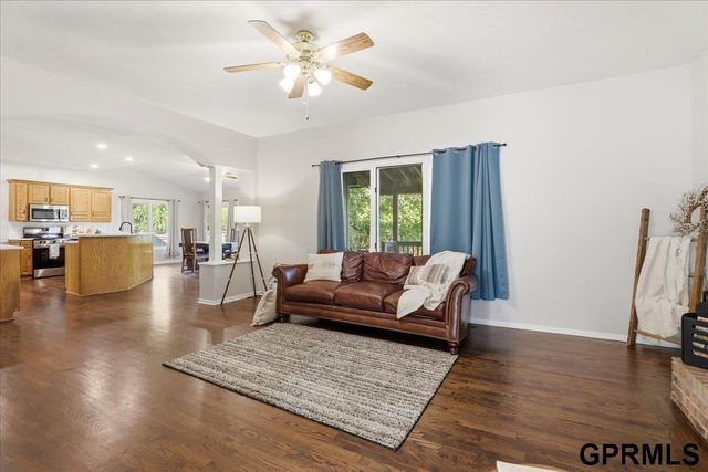 4828 N 137th Street, Omaha, NE 68164