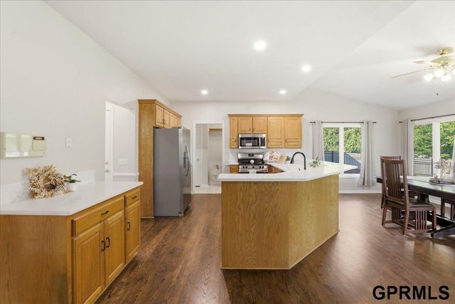 4828 N 137th Street, Omaha, NE 68164