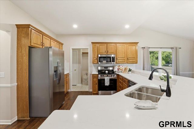 4828 N 137th Street, Omaha, NE 68164