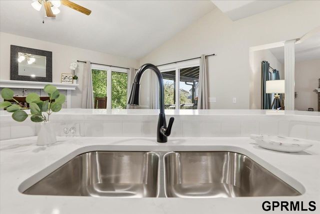 4828 N 137th Street, Omaha, NE 68164