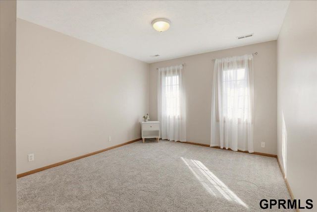 4828 N 137th Street, Omaha, NE 68164