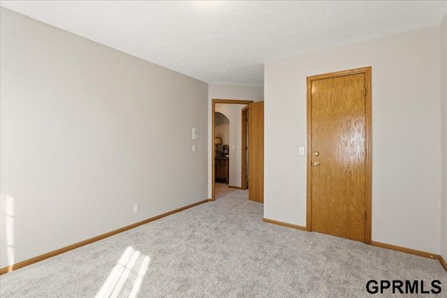 4828 N 137th Street, Omaha, NE 68164