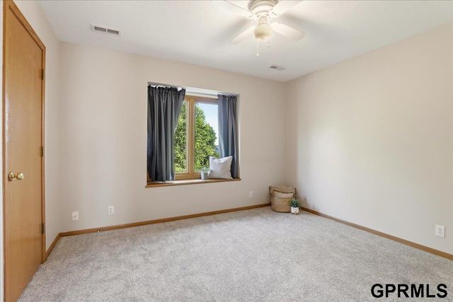 4828 N 137th Street, Omaha, NE 68164