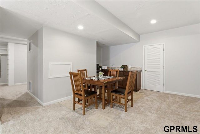 4828 N 137th Street, Omaha, NE 68164