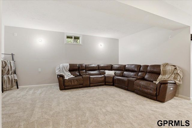 4828 N 137th Street, Omaha, NE 68164