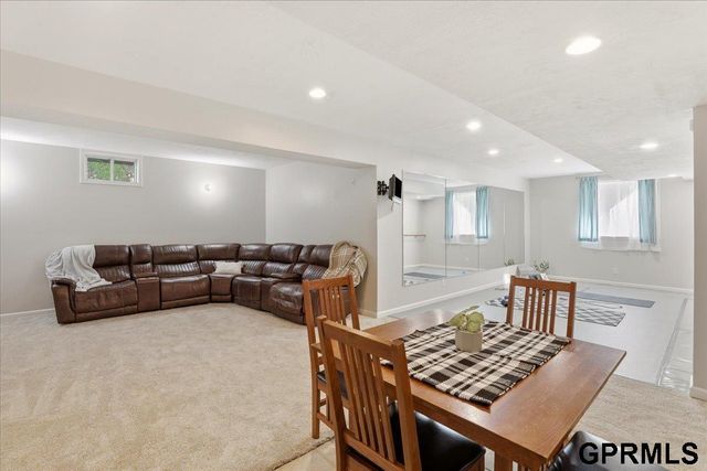 4828 N 137th Street, Omaha, NE 68164