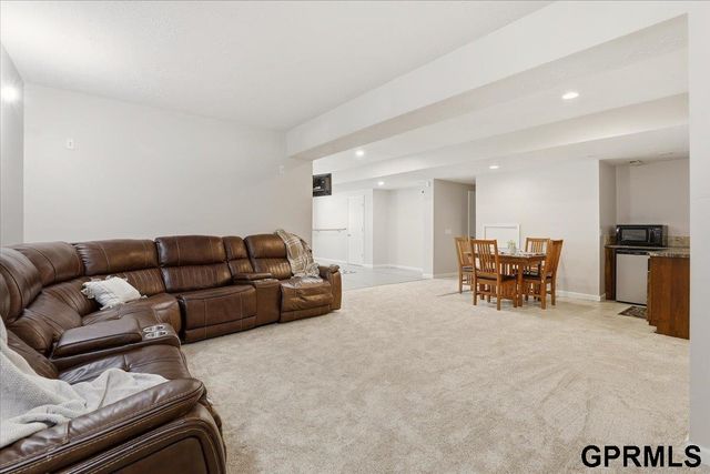 4828 N 137th Street, Omaha, NE 68164