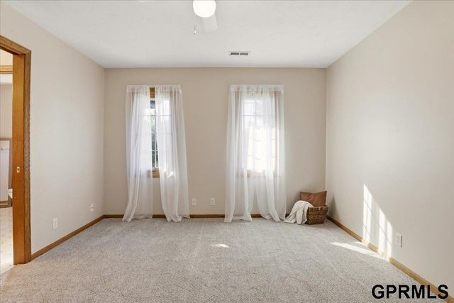 4828 N 137th Street, Omaha, NE 68164