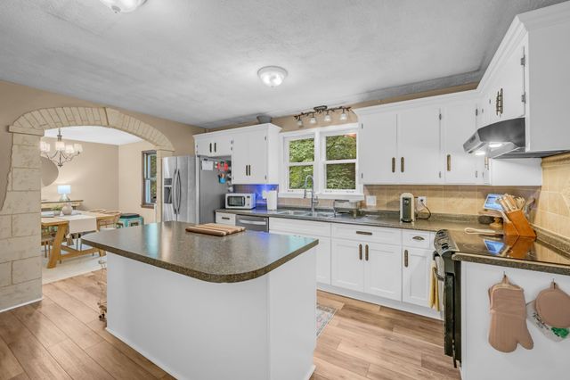 1029 Trainer Avenue, Burns, TN 37029