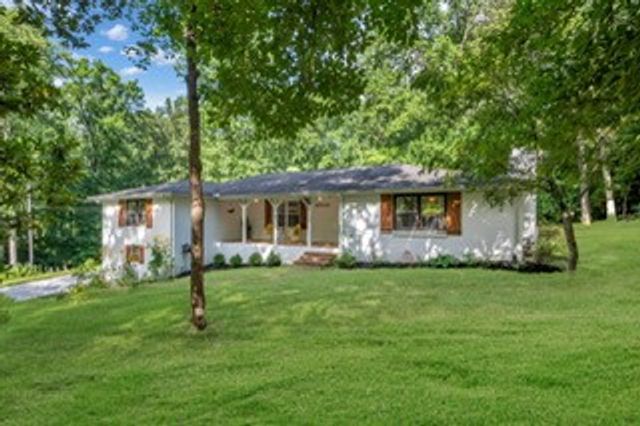 1029 Trainer Avenue, Burns, TN 37029