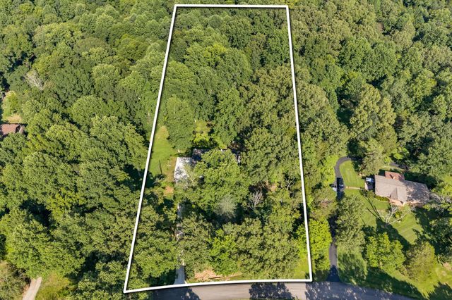 1029 Trainer Avenue, Burns, TN 37029