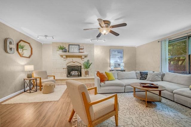 1029 Trainer Avenue, Burns, TN 37029