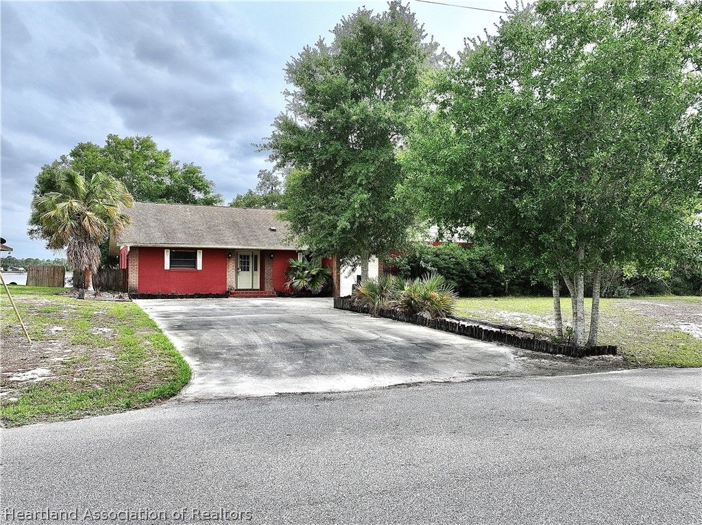 3260 Popinjay Avenue, Lake Placid, FL 33852