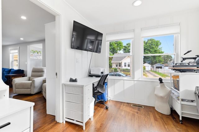 43 Standish St, Weymouth, MA 02191