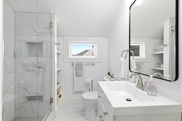 43 Standish St, Weymouth, MA 02191