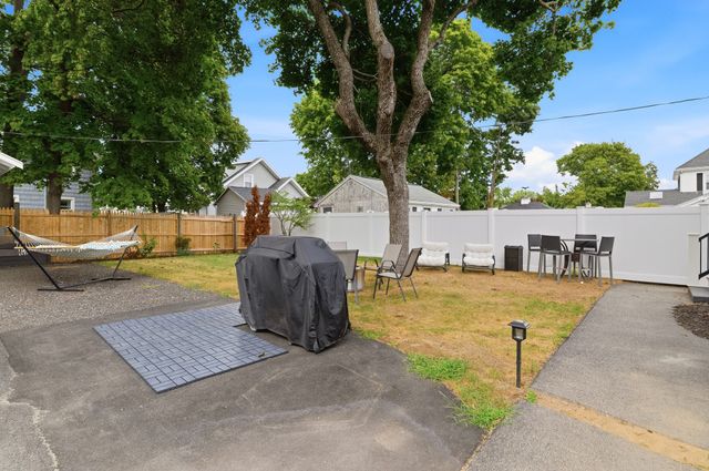 43 Standish St, Weymouth, MA 02191