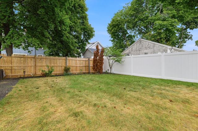 43 Standish St, Weymouth, MA 02191