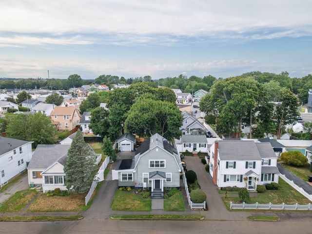 43 Standish St, Weymouth, MA 02191