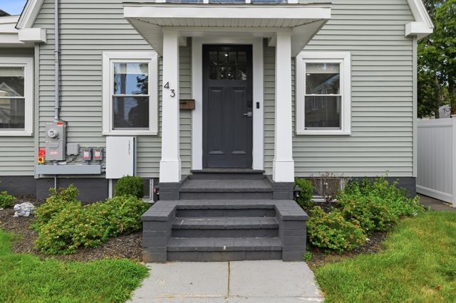 43 Standish St, Weymouth, MA 02191