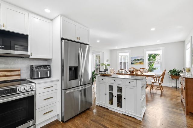 43 Standish St, Weymouth, MA 02191