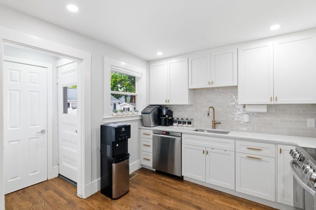 43 Standish St, Weymouth, MA 02191