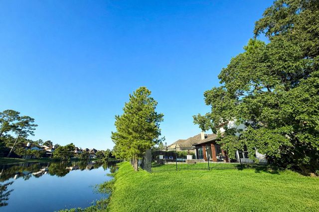 19 Paloma Bend Place, Spring, TX 77389