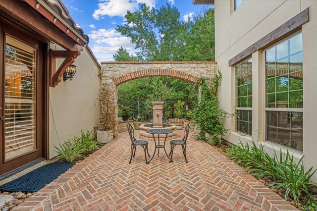 19 Paloma Bend Place, Spring, TX 77389