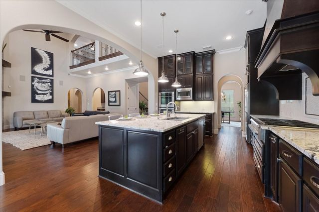 19 Paloma Bend Place, Spring, TX 77389