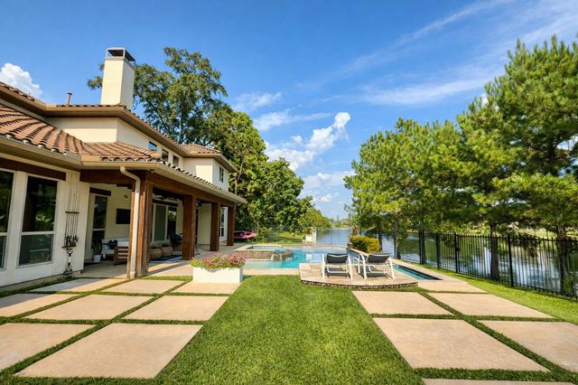 19 Paloma Bend Place, Spring, TX 77389