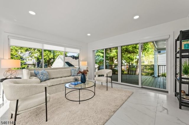 33 S Mountain Rd, Millburn Twp., NJ 07041