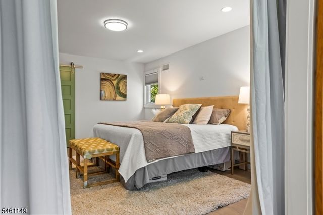 33 S Mountain Rd, Millburn Twp., NJ 07041