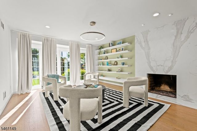 33 S Mountain Rd, Millburn Twp., NJ 07041