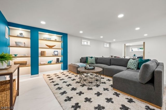 33 S Mountain Rd, Millburn Twp., NJ 07041