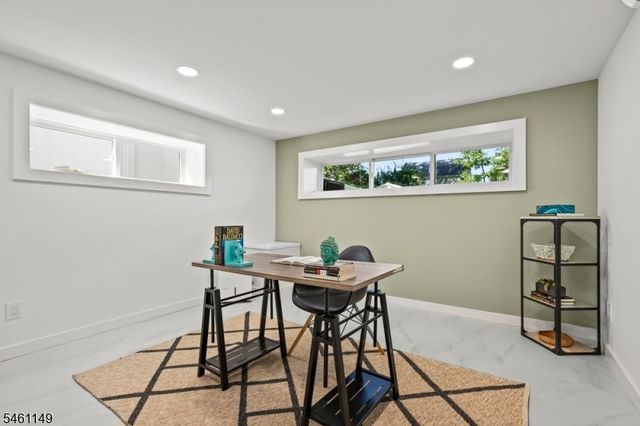 33 S Mountain Rd, Millburn Twp., NJ 07041