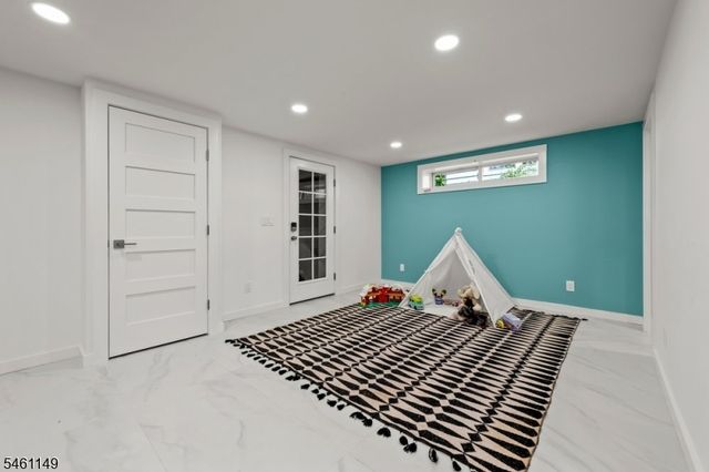 33 S Mountain Rd, Millburn Twp., NJ 07041