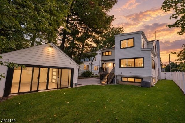33 S Mountain Rd, Millburn Twp., NJ 07041