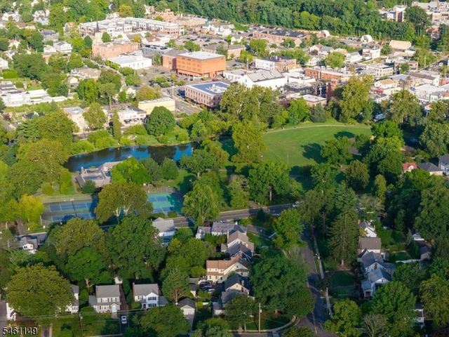33 S Mountain Rd, Millburn Twp., NJ 07041