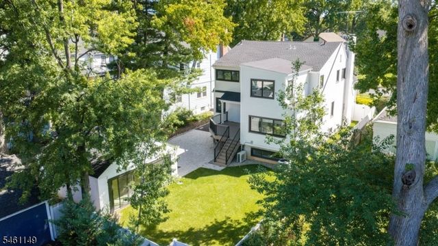33 S Mountain Rd, Millburn Twp., NJ 07041