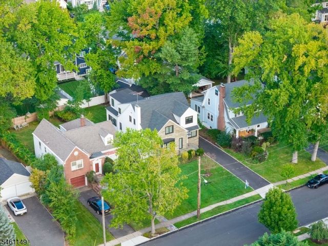 33 S Mountain Rd, Millburn Twp., NJ 07041