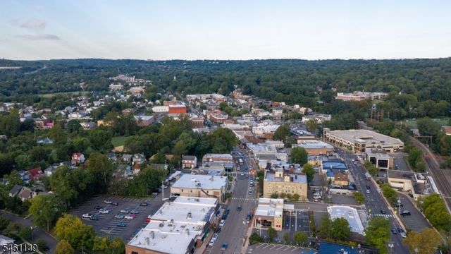 33 S Mountain Rd, Millburn Twp., NJ 07041