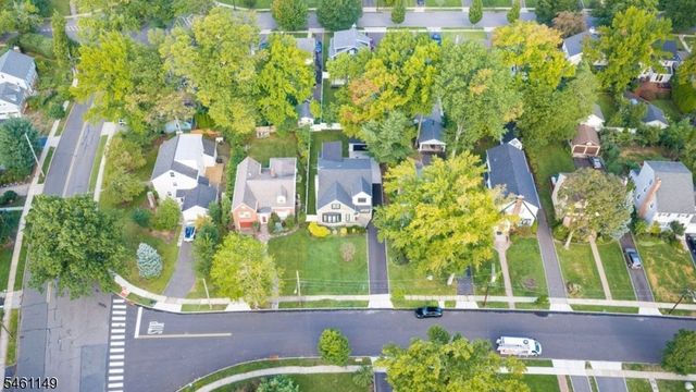 33 S Mountain Rd, Millburn Twp., NJ 07041