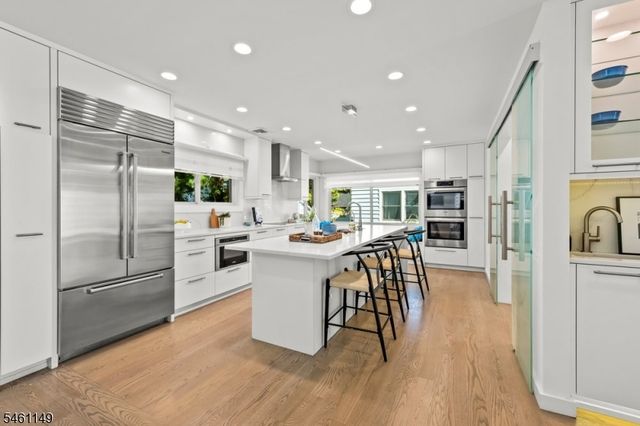 33 S Mountain Rd, Millburn Twp., NJ 07041