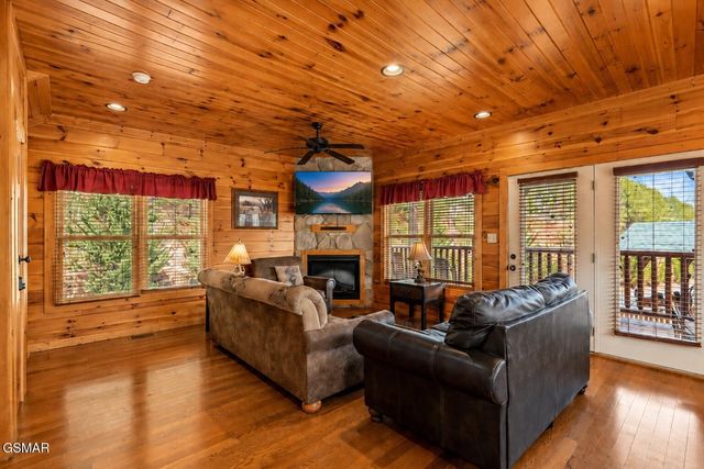 832 Resort Way, Gatlinburg, TN 37738