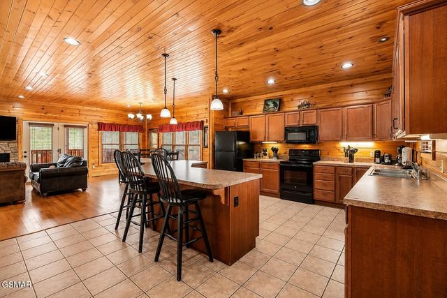 832 Resort Way, Gatlinburg, TN 37738