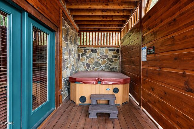 832 Resort Way, Gatlinburg, TN 37738