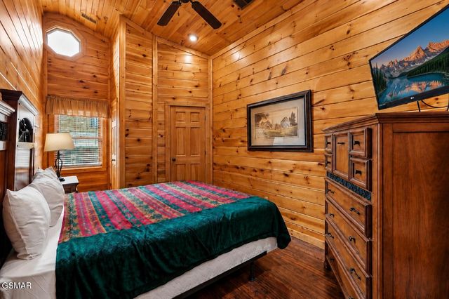 832 Resort Way, Gatlinburg, TN 37738