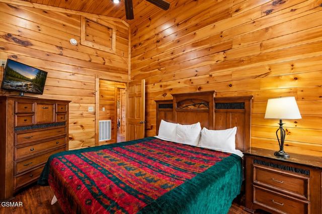 832 Resort Way, Gatlinburg, TN 37738