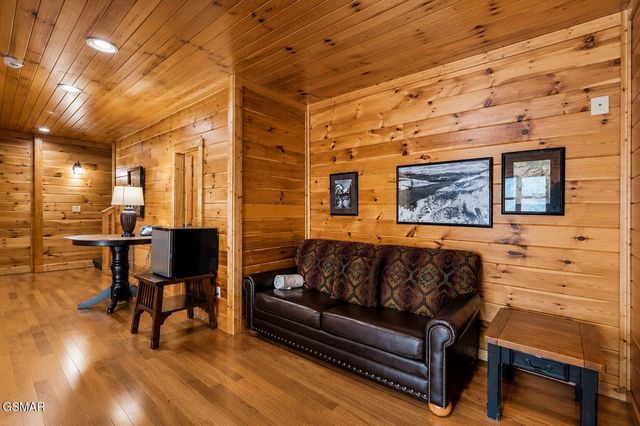 832 Resort Way, Gatlinburg, TN 37738