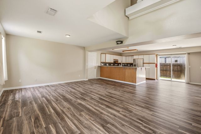 302 Hill Street, Glen Rose, TX 76043