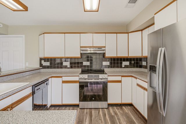 302 Hill Street, Glen Rose, TX 76043